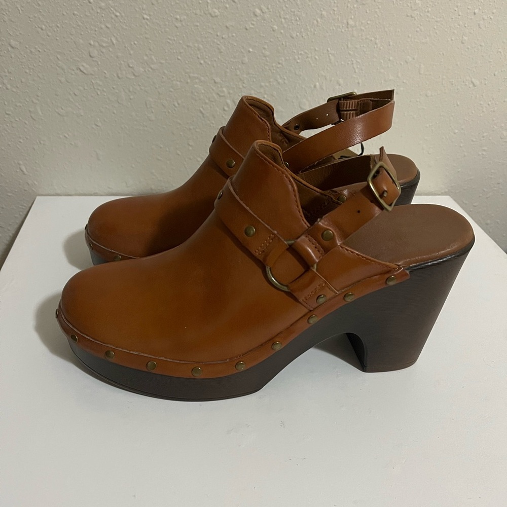 FRYE AND CO. Brown Leather Mules